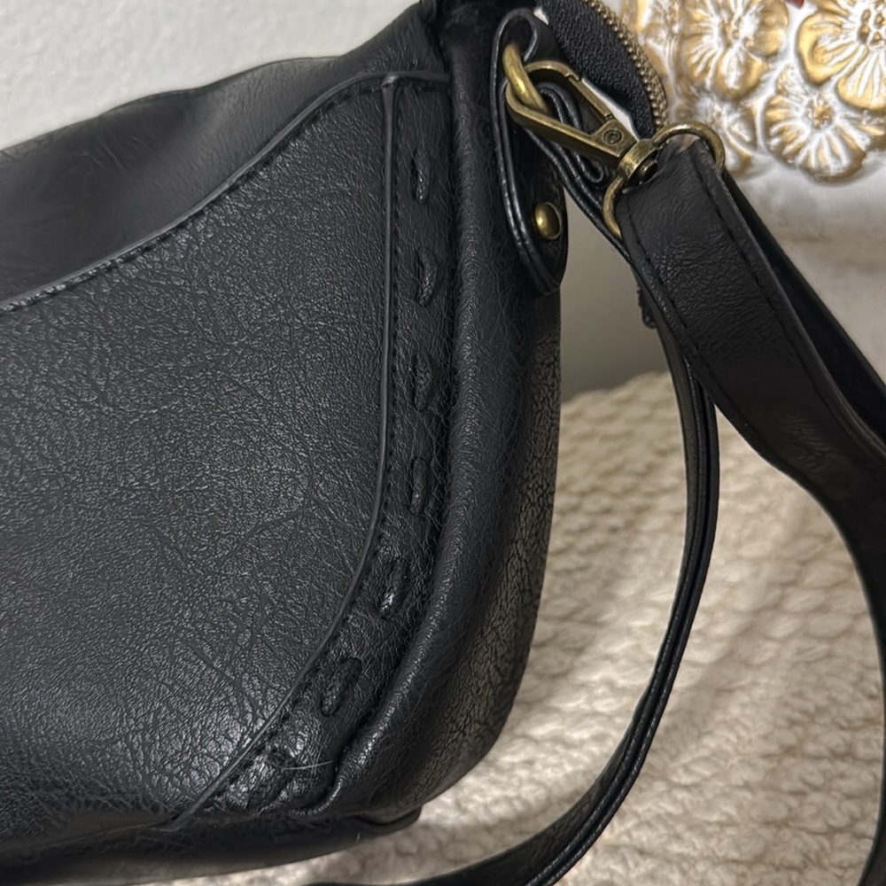 Stylish Black Shoulder Bag - Picture 3 of 10